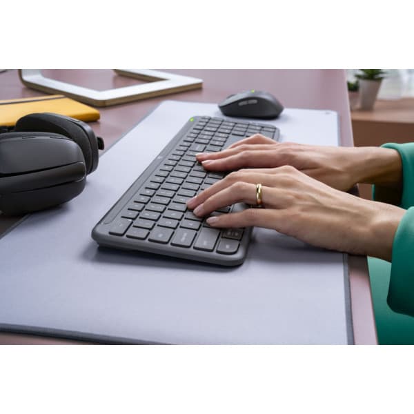 Logitech MK950 Signature Slim -näppäimistö ja hiiri, harmaa