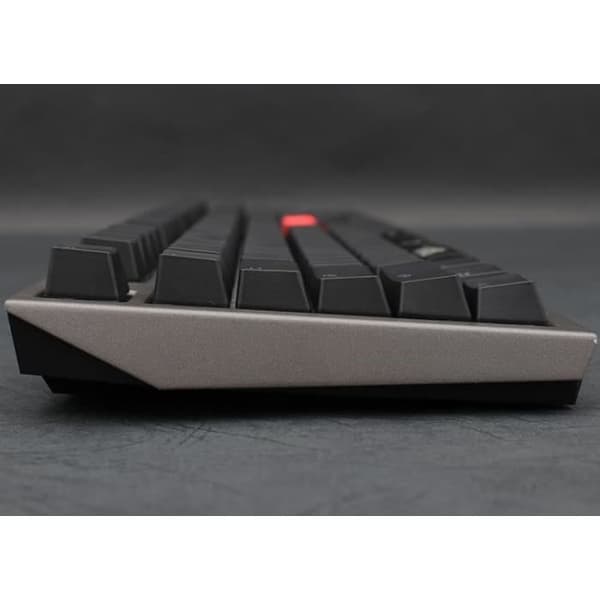Ducky Shine 7 PBT-spelklaviatur är den perfekta partnern för spelentusiaster som söker en ultimat spelupplevelse.