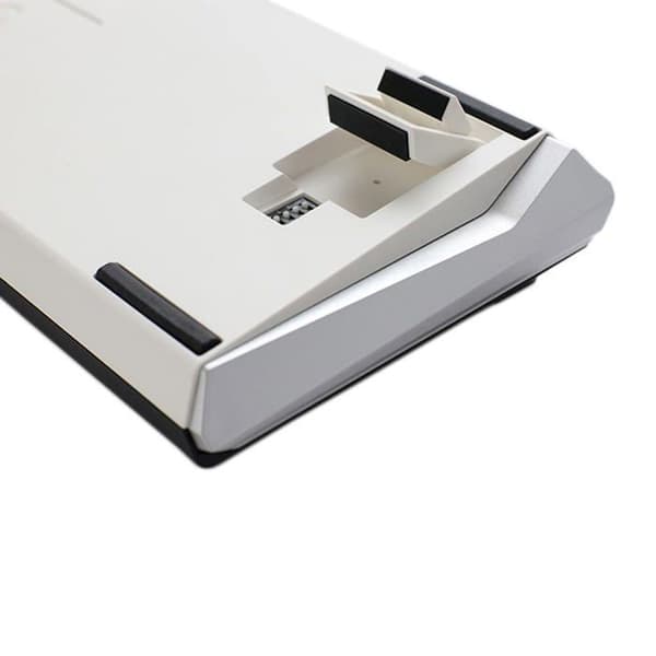Här är den begärda beskrivningen för produkten 'Ducky One 3 Classic Black/White SF Gaming Keyboard, RGB LED': Föreställ dig ett tangentbord.
