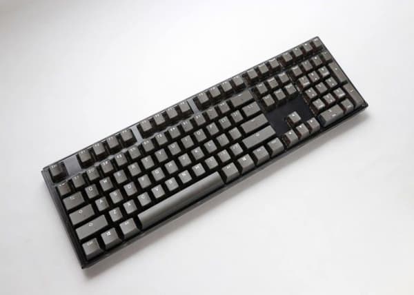 Ducky One 3 Aura Black spelklaviaturet är den ultimata tillbehöret för krävande videospelentusiaster. Med sina mekaniska tangenter