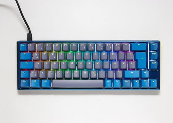 La Ducky One 3 Daybreak SF Gaming-tangentbord, RGB LED är en riktig pärla för videospelentusiaster. Dess noggrant genomtänkta design