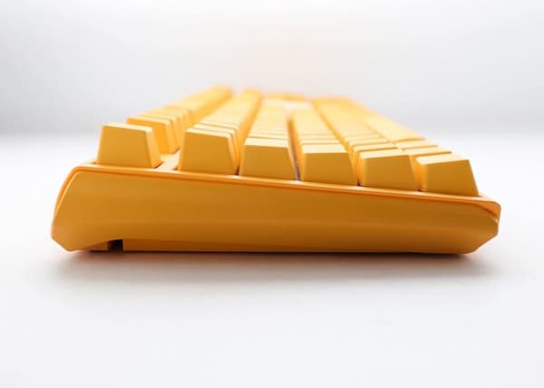 La Ducky One 3 Yellow Gaming Tastatur, RGB LED är ett verkligt fynd för videospelsentusiaster som söker en upplevelse.