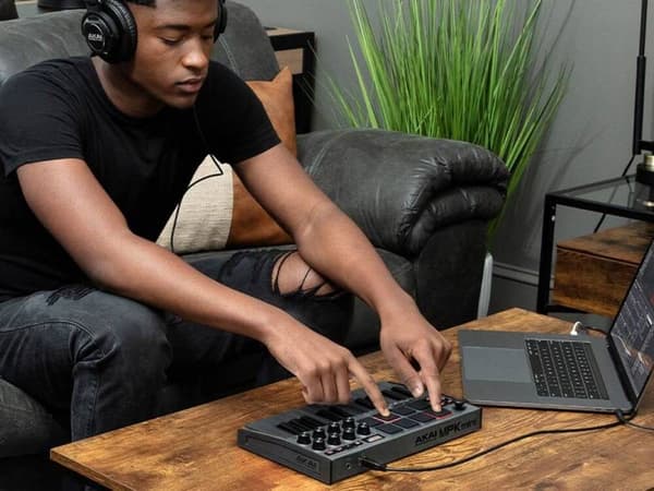 AKAI MPK Mini MK3 Control keyboard Pad controller MIDI USB Sort, Grå
