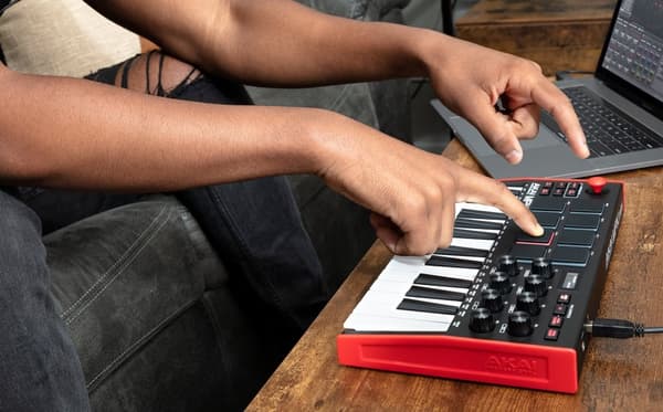 AKAI MPK Mini MK3 Control keyboard Pad controller MIDI USB Sort, Rød