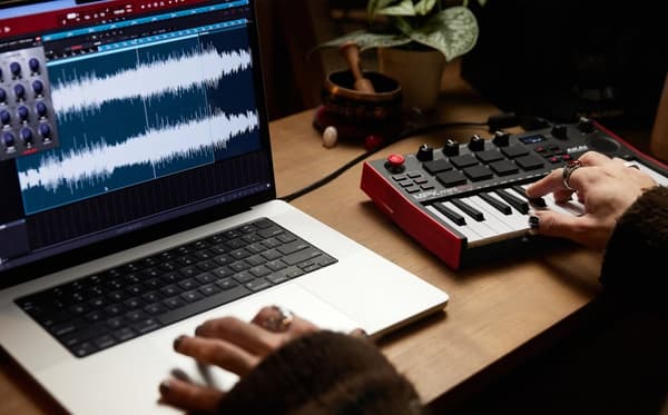 AKAI MPK Mini Play MK3 Control näppäimistö Pad-ohjain MIDI USB Musta, punainen