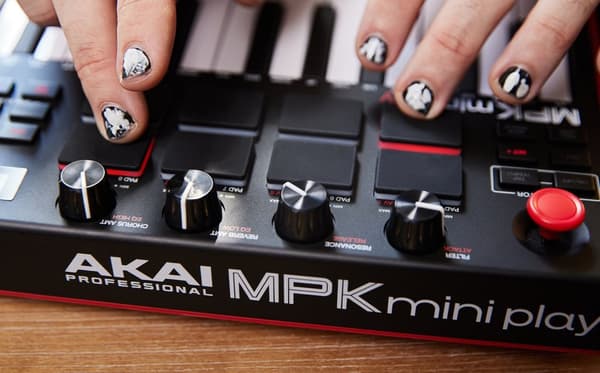 AKAI MPK Mini Play MK3 Control näppäimistö Pad-ohjain MIDI USB Musta, punainen