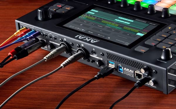 AKAI FORCE Itsenäinen musiikin tuotantoasema Sampleri MIDI USB Black