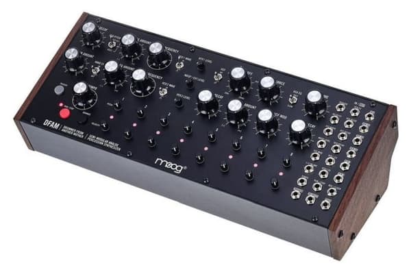 MOOG DFAM analog synt semimodulär trummaskin svart