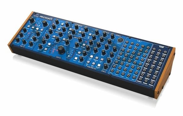 Behringer PROTON analog synthesizer
