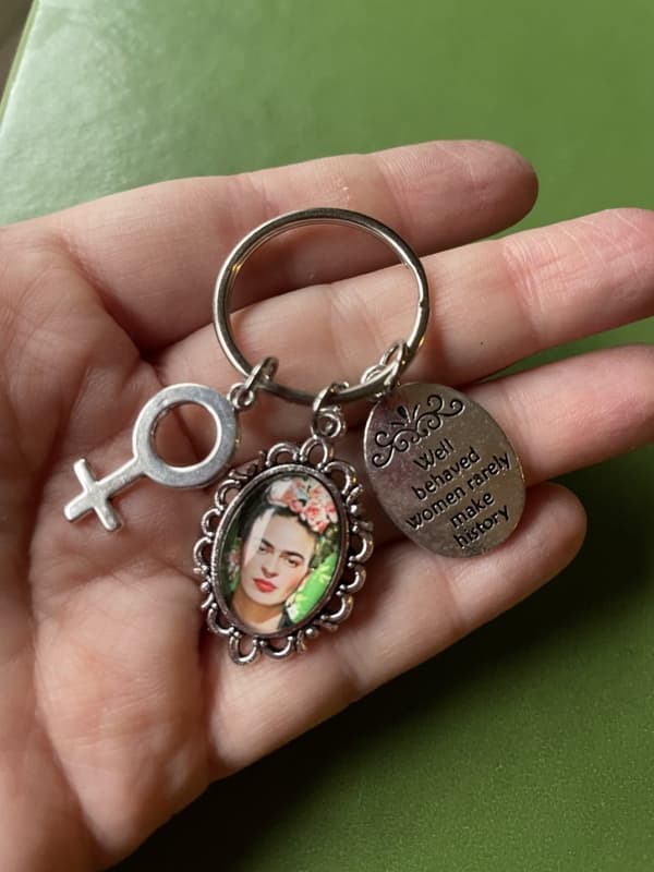 Keyring - Frida Kahlo - Female Symbol - Well behaved women - Silver