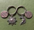 Miniatyrbild 2 av 3: Nyckelring Kompis/Partner No Matter WhereSol Måne Sun Moon