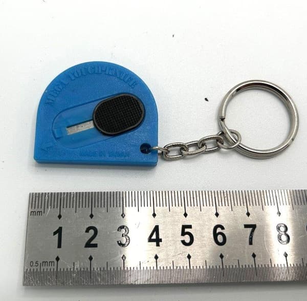 avaimenperä - pakettiveitsi pakettiveitsellä keltaisella