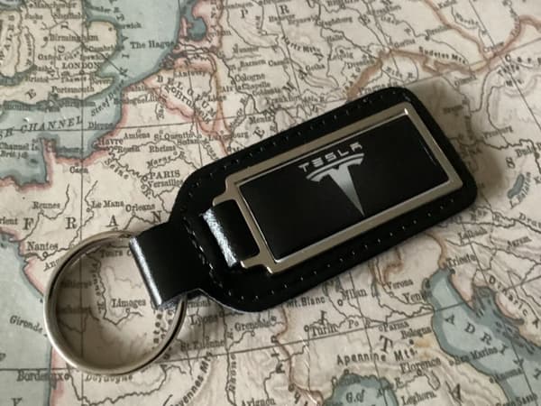 TESLA Quality Black Real Leather Keyring OBLONG