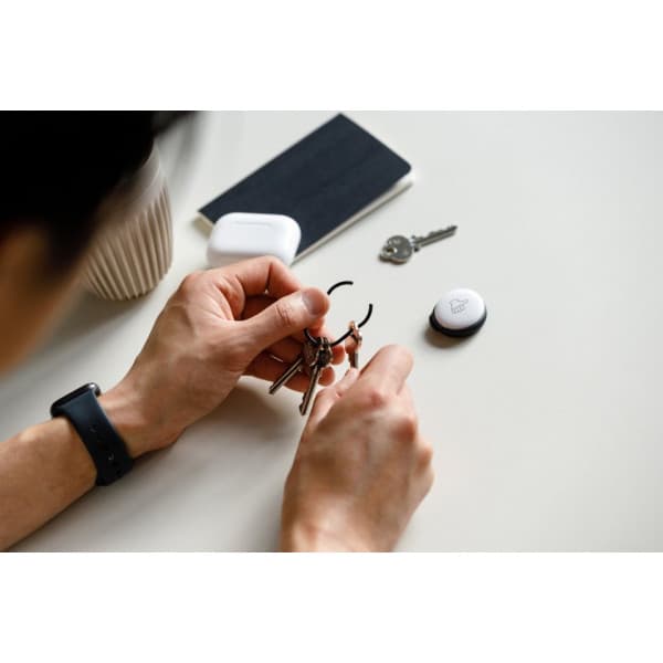 Orbitkey Slim Case for AirTag -pidike avainrenkaalla, musta