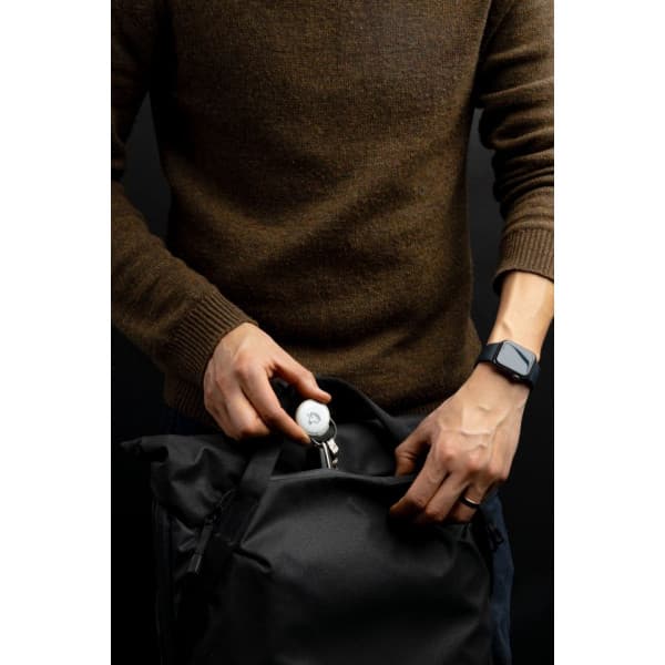 Orbitkey Slim Case for AirTag -pidike avainrenkaalla, musta