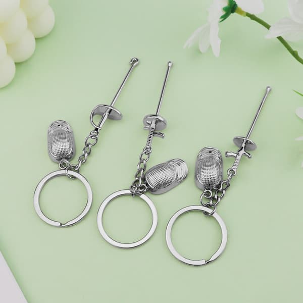 INF Nyckelring med Fäktningsvärja - Unik Sportgåva & Accessoar Model 1