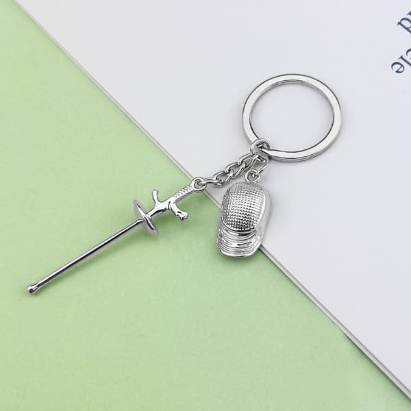 INF Nyckelring med Fäktningsvärja - Unik Sportgåva & Accessoar Model 1