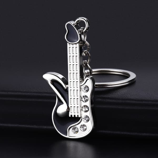 INF Nyckelring med diamantgitarr