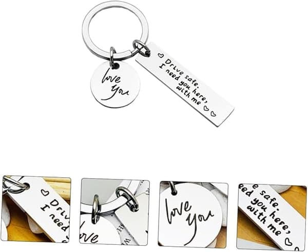 1 st graverad nyckelring Nyckelhängning för par Hängande dekor Chic nyckelringar Nyckelringshänge Creative Keychains Bildekoration Me Rostfritt