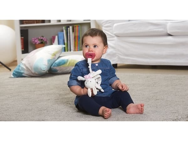 Chicco Pocket Friend tuttipidike - vaaleanpunainen pupu. 0+ kk 072415