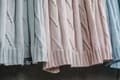 Miniatyrbilde 2 av 5: Pulp Soft bambusteppe med sølvioner, rosa farge, flettemønster