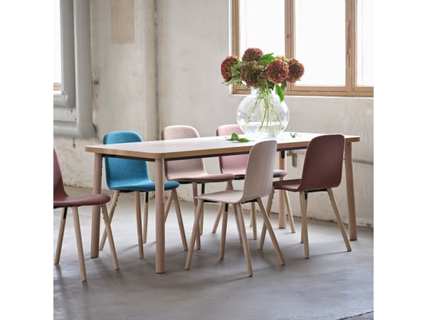 Stol Add 5901 Wood Hel betrukket i beige tekstil, træben