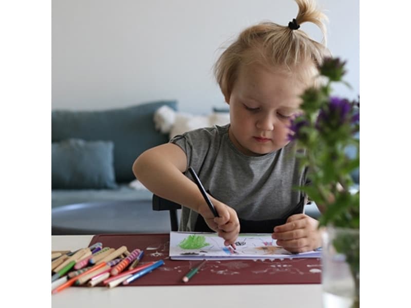 By Lille Vilde Knutselmat, Ruby Red