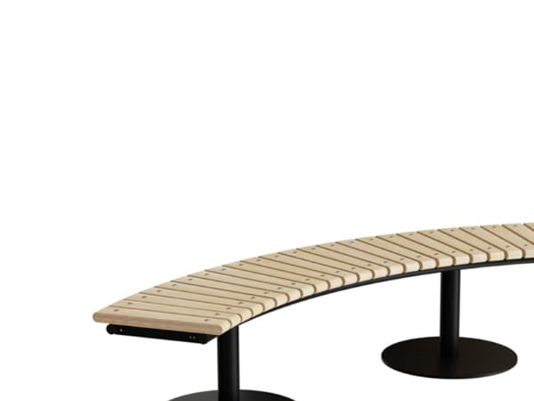 Bänk Cirkum, 60° böjd, massiv ek, ram i aluminiumgrått