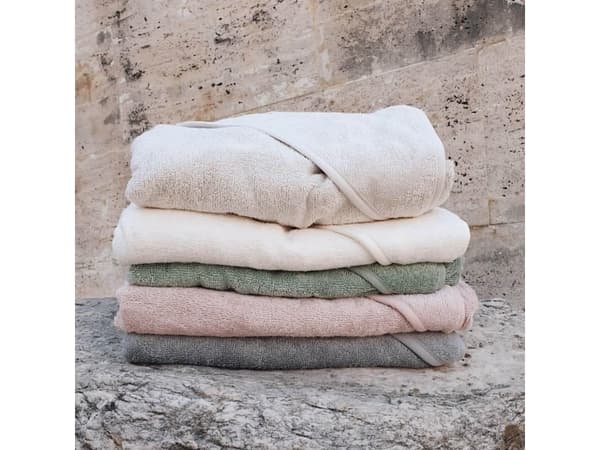 Piapimo 75 x 75 cm bambu-bomull grön huvhandduk med broderi TowelPower Piapimo-kollektionen