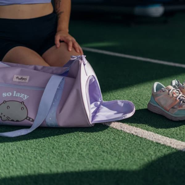 Pusheen - Sports-/rejsetaske fra Moments-kollektionen (30 x 50 cm)