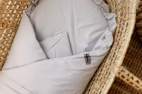 Babysvøb med flæser, lysegrå