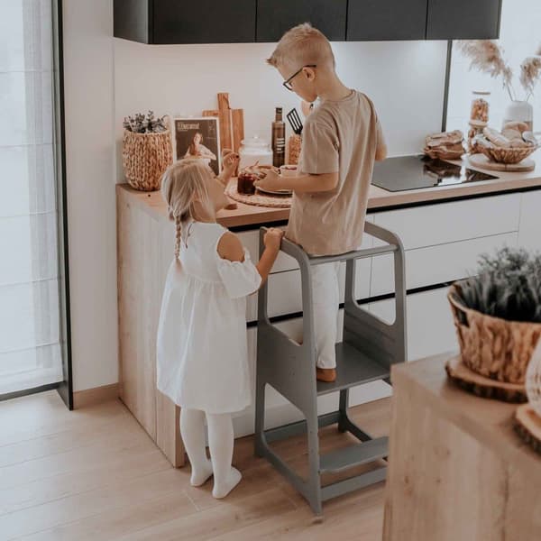 2-i-1 Montessori Kökstorn för Barn – Omvandlingsbart Bord & Stol  - Justerbar Montessori Kökspall för Småbarn