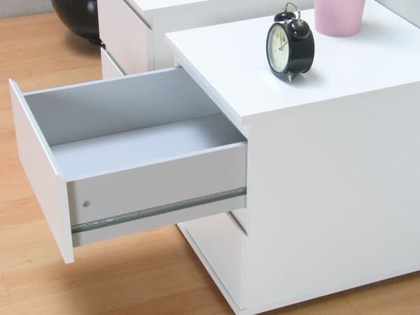 Mia nattbord 2 stk. bredde 40 cm, høyde 48 cm, dybde 34 cm hvit.