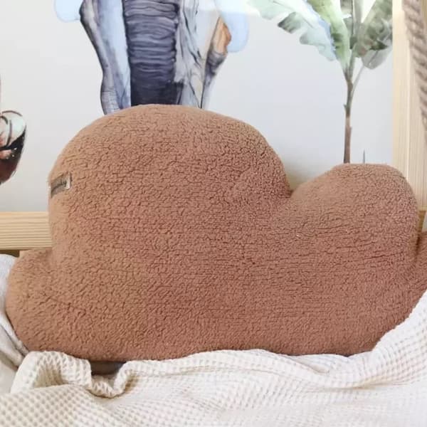 Koristeellinen tyynypilvi lampaan kanssa | Karmelowa