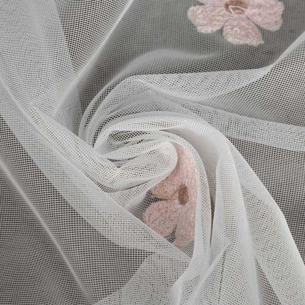 Færdiglavet gardin med øjer ELSA 140x250 Eurofirany hvid med broderede lyserøde blomster