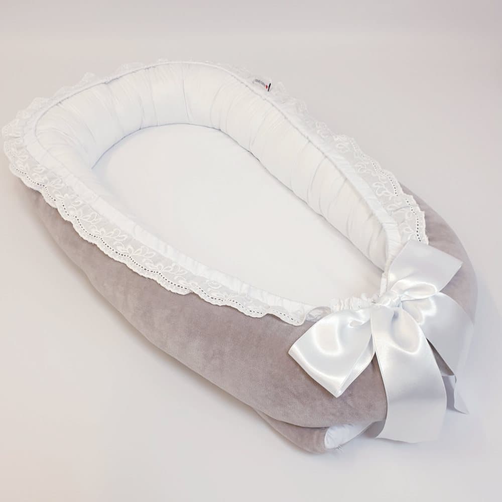 Babynest i sammet med spets, grå