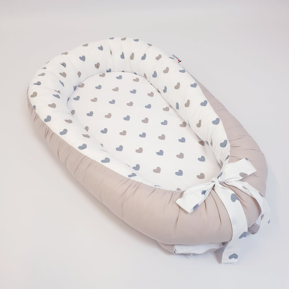 Babynest med hjärtanmotiv, beige