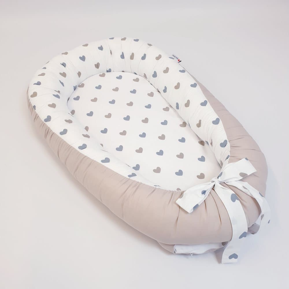 Babynest med hjärtanmotiv, beige