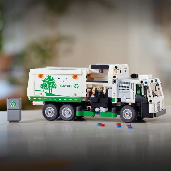 LEGO Technic 42167  - Mack® LR Electric Garbage Truck