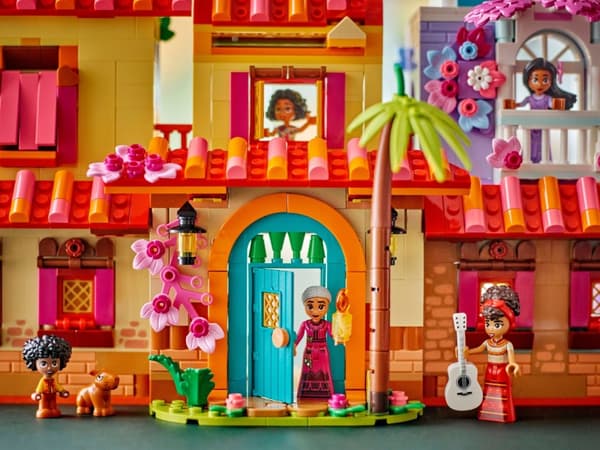 LEGO Disney Princess 43245 - Magiska Madrigalhuset