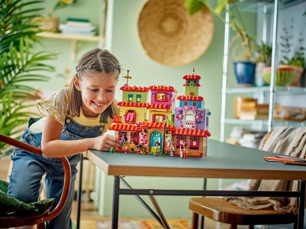 LEGO Disney Princess 43245 - Magiska Madrigalhuset