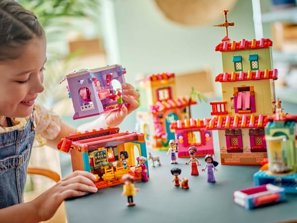 LEGO Disney Princess 43245 - Magiska Madrigalhuset