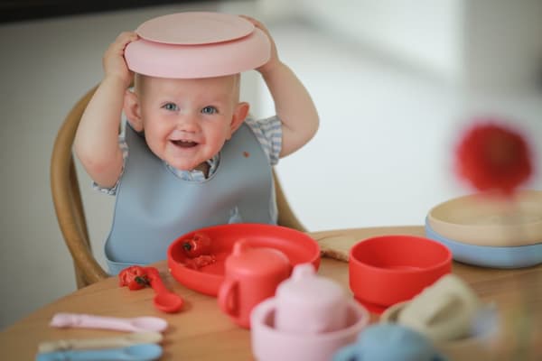 Mummi Silikontallerken med Sugekopp Latte Beige Rätt Start