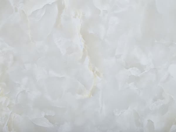 Tarjoiluvaunu kulta metalli runko marmoriefekti taso pyöreä pyörät ylellinen tyyli