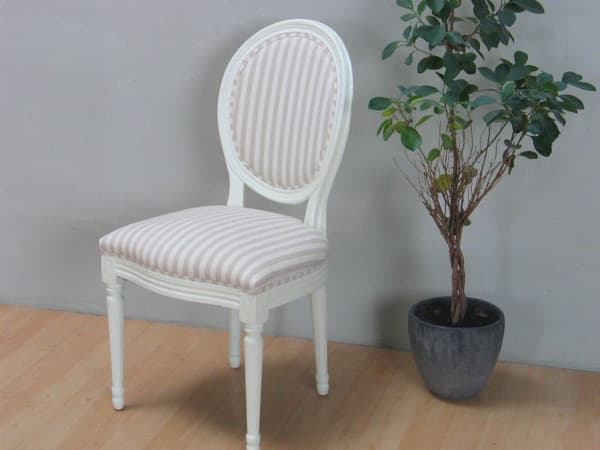 Amaretta matgrupp 100x180/280 med 2 iläggsskivor antik vit och 2+6 st Rokoko matstolar antik vit/beige.