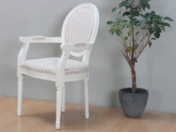 Amaretta matgrupp 100x180/280 med 2 iläggsskivor antik vit och 2+6 st Rokoko matstolar antik vit/beige.