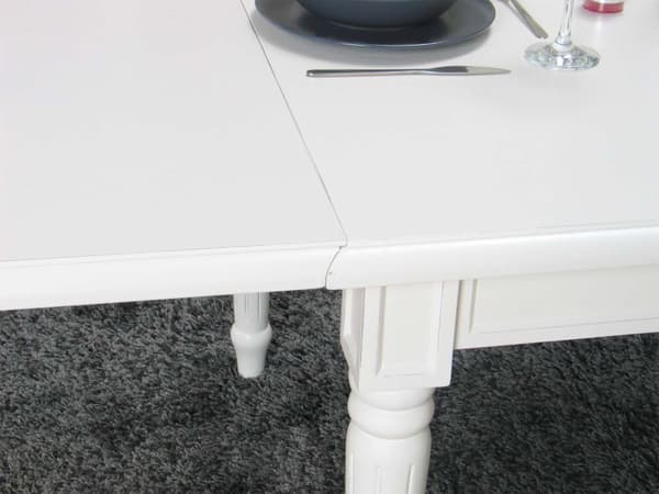 Amaretta spisegruppe 100x180/280 inkl. 2 tilleggsplate antikk hvit med 6 Rokokko stoler antikk hvit/beige.