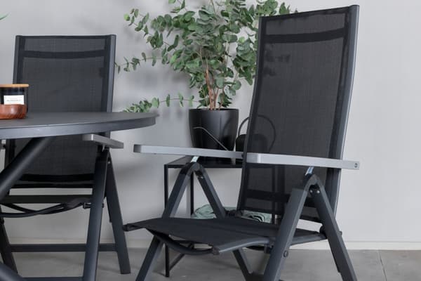 Alma hagesett bord Ø120cm og 4 stoler L5pos Albany svart.