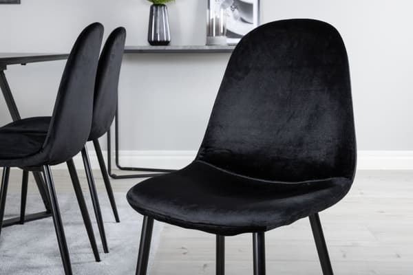 MarinaBLBL spisegruppe spisebord svart og 6 Polar spisestuestoler velour svart.