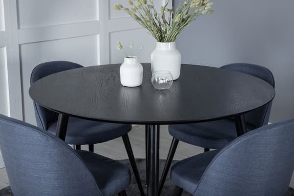DippØ115BLBL matgrupp matbord svart och 4 Velvet matstola blå.